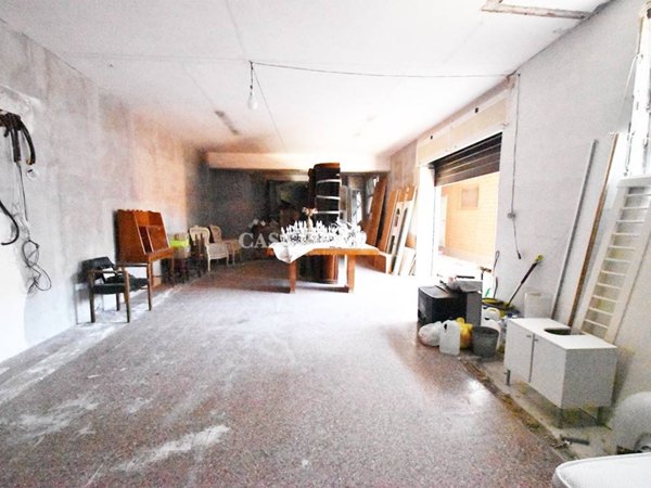negozio in vendita a Roma in zona Valle Muricana
