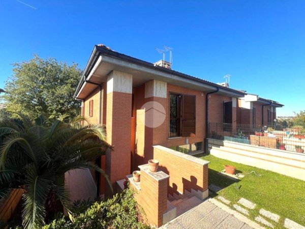 casa indipendente in vendita a Roma in zona Ponte di Nona