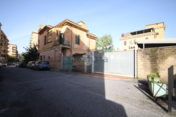 appartamento in vendita a Roma in zona Prenestino-Labicano