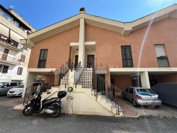 appartamento in vendita a Roma in zona Tomba di Nerone