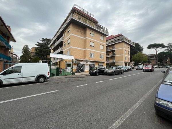 negozio in vendita a Roma in zona Torrevecchia