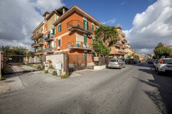 appartamento in vendita a Roma in zona Tor Bella Monaca