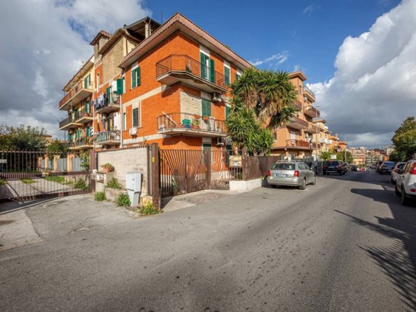 appartamento in vendita a Roma in zona Tor Bella Monaca