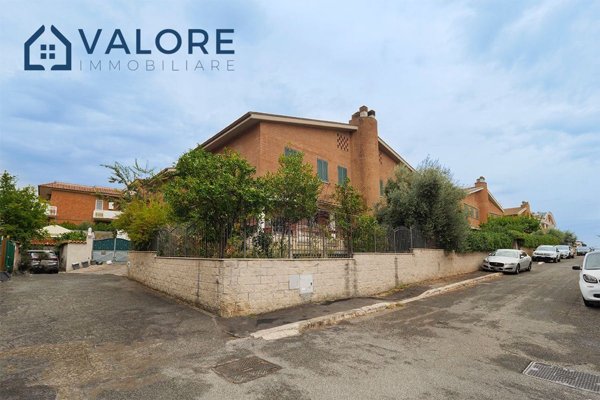 casa indipendente in vendita a Roma in zona Ottavia