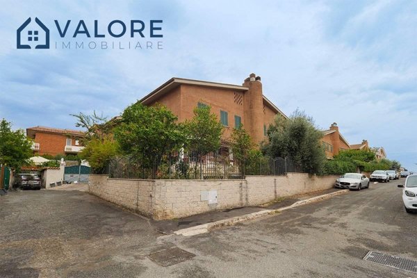 casa indipendente in vendita a Roma in zona Ottavia