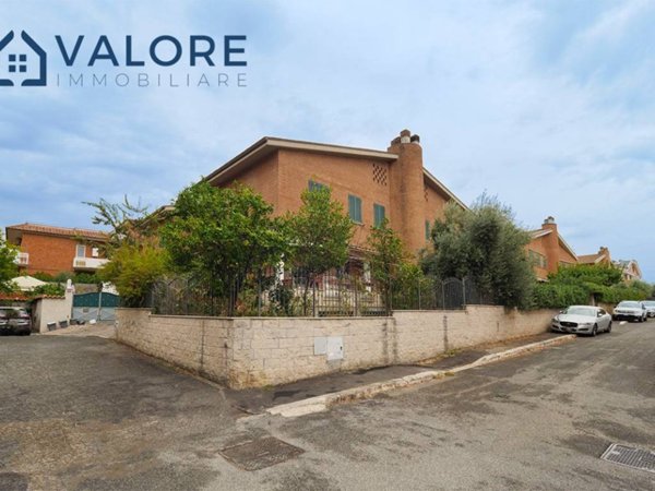 casa indipendente in vendita a Roma in zona Ottavia