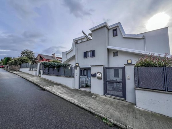 casa indipendente in vendita a Roma in zona Acilia