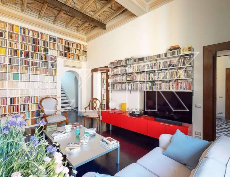 appartamento in vendita a Roma in zona Pigna - Sant'Angelo