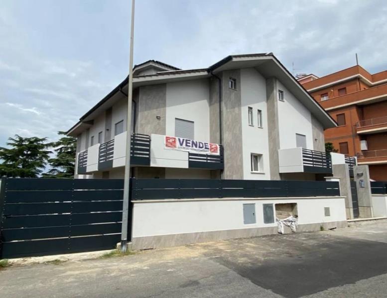 appartamento in vendita a Roma in zona Selva Candida
