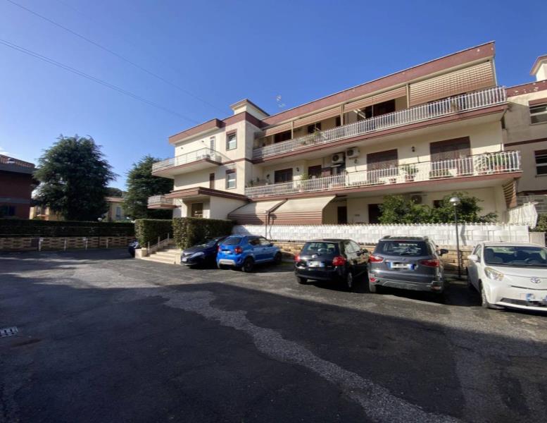 appartamento in vendita a Roma in zona Tuscolano
