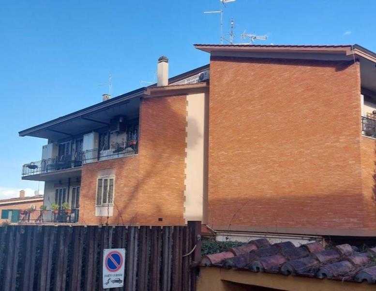appartamento in vendita a Roma in zona Appio Pignatelli