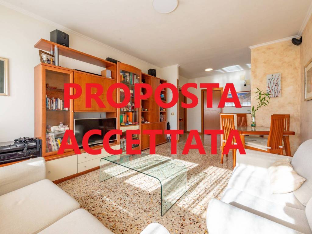 appartamento in vendita a Roma in zona Spinaceto