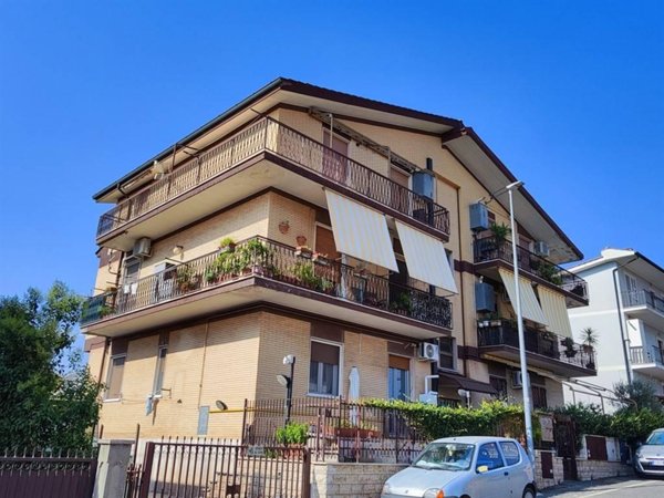 appartamento in vendita a Roma in zona Lunghezza