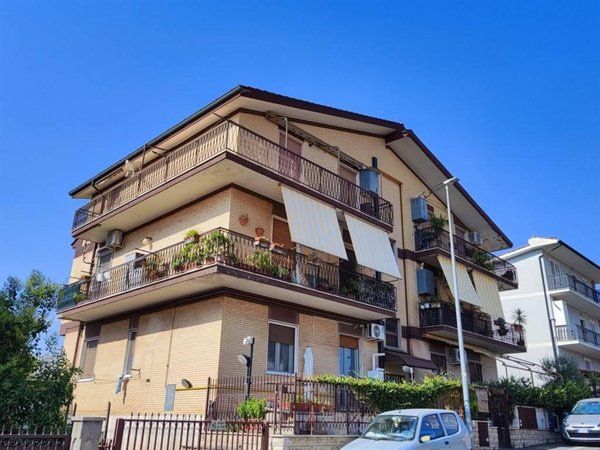 appartamento in vendita a Roma in zona Lunghezza