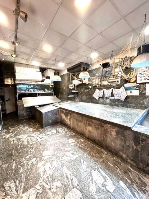 negozio in vendita a Roma in zona Torre Maura
