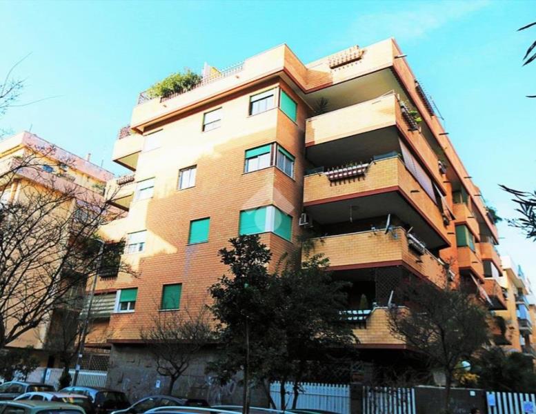 appartamento in vendita a Roma in zona Ostia