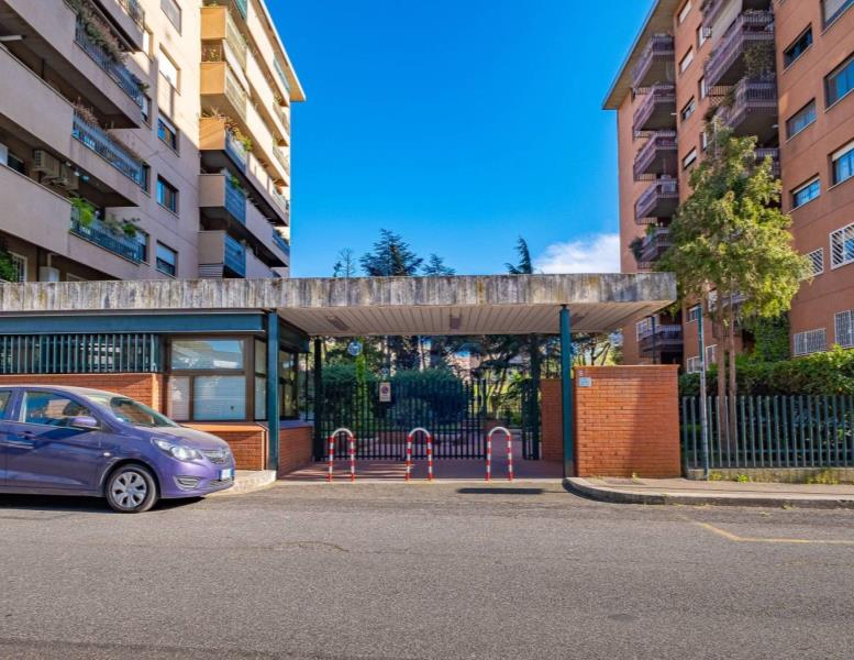 appartamento in vendita a Roma in zona Ostiense