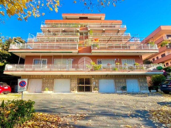 appartamento in vendita a Roma in zona Spinaceto