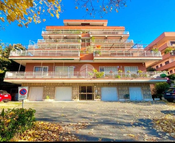 appartamento in vendita a Roma in zona Spinaceto