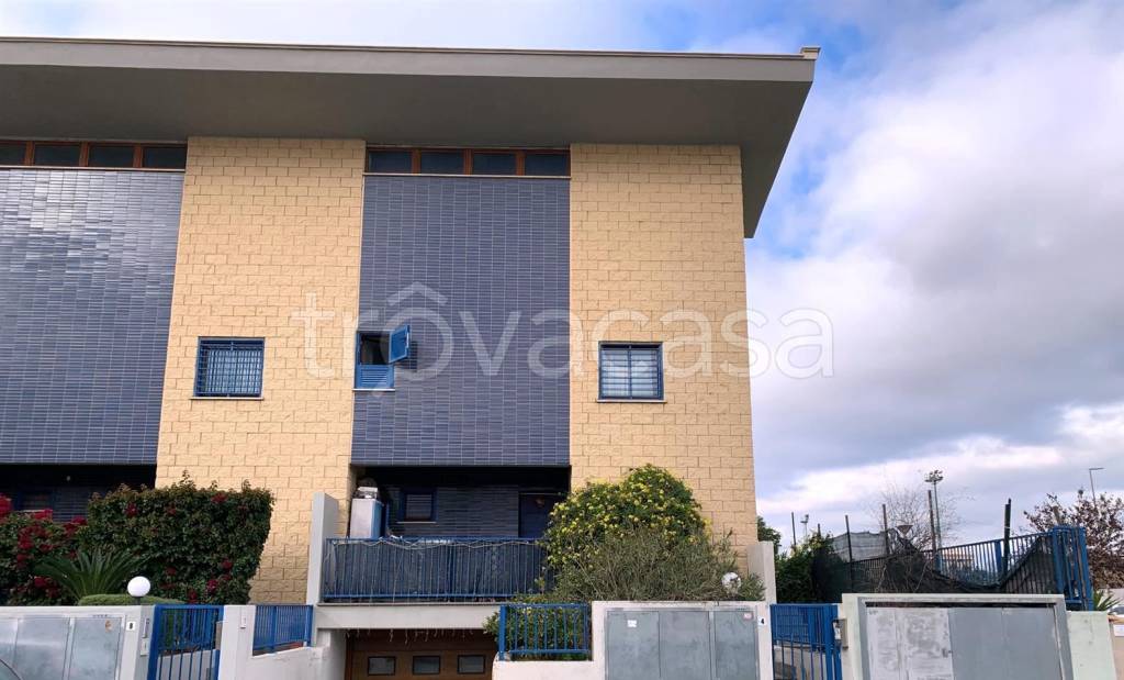 casa indipendente in vendita a Roma in zona Infernetto