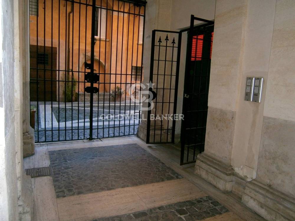 locale di sgombero in vendita a Roma in zona Parione/Sant'Eustachio