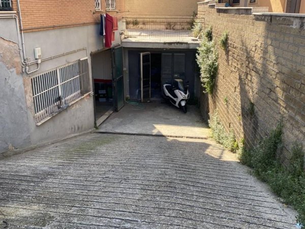 negozio in vendita a Roma in zona Aurelio