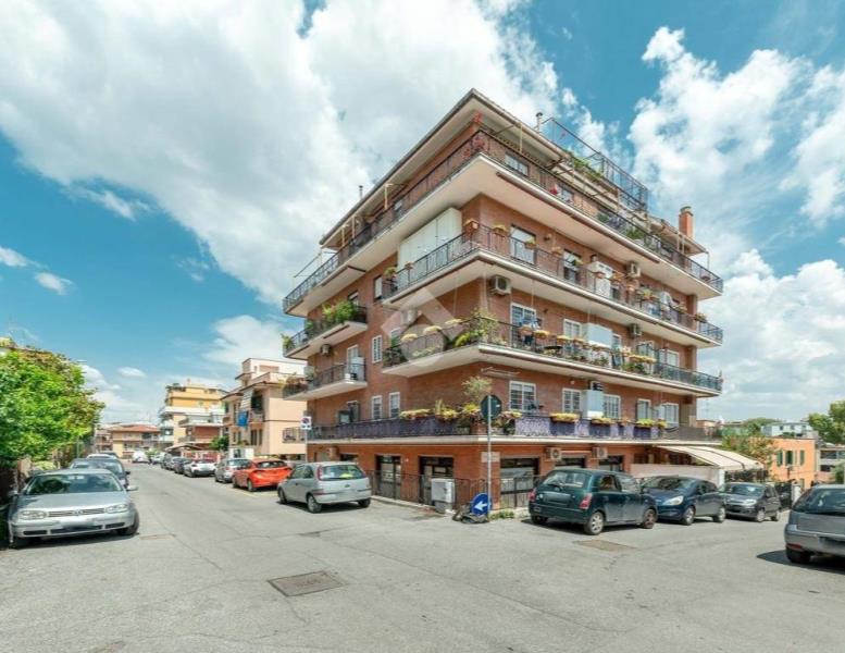 appartamento in vendita a Roma in zona Primavalle
