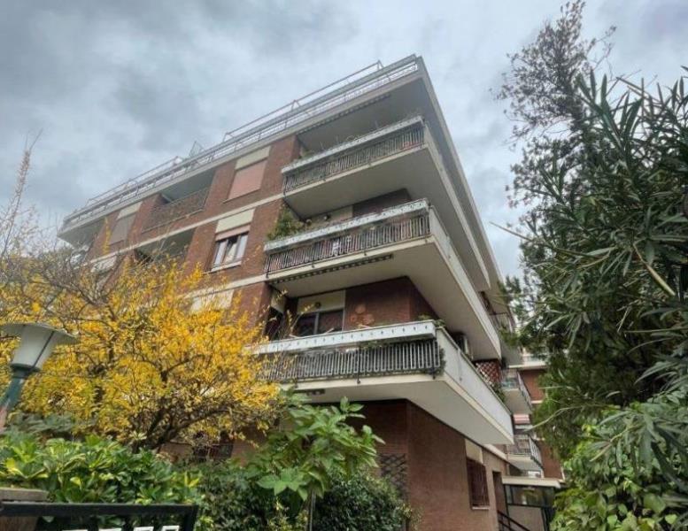 appartamento in vendita a Roma in zona Appio Claudio