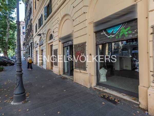 negozio in vendita a Roma in zona Esquilino