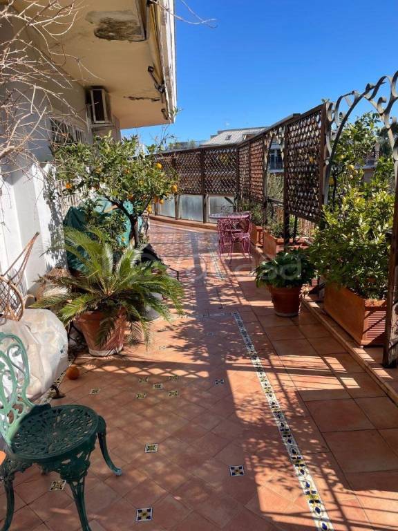 appartamento in vendita a Roma in zona Tomba di Nerone