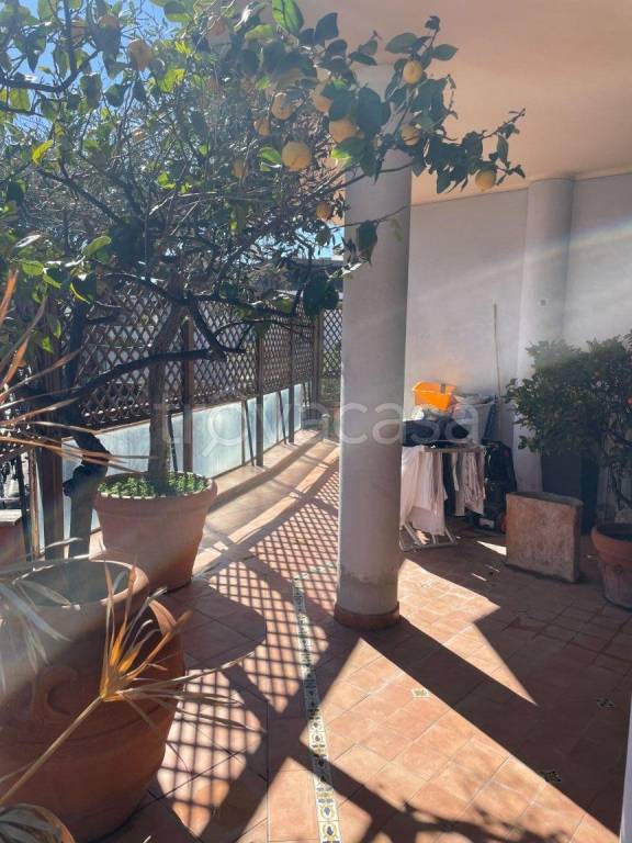 appartamento in vendita a Roma in zona Tomba di Nerone