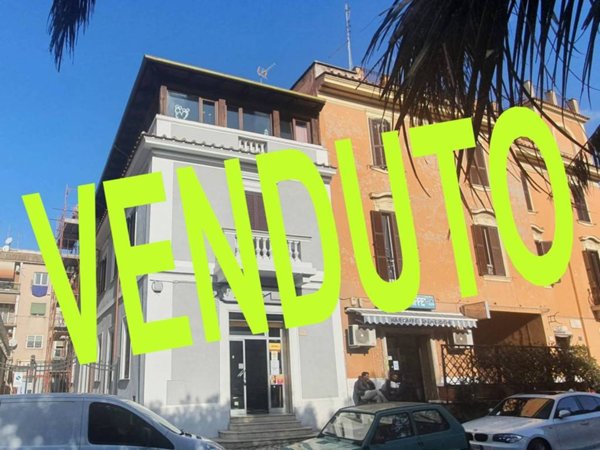 negozio in vendita a Roma in zona Tor Sapienza
