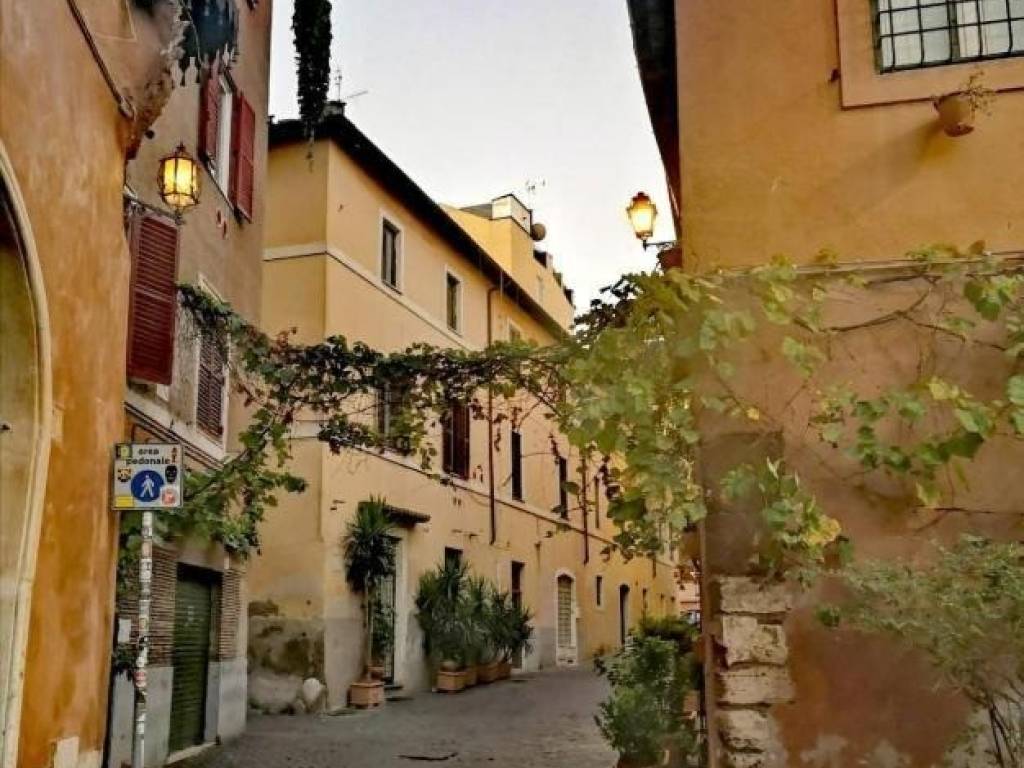 negozio in vendita a Roma in zona Trastevere