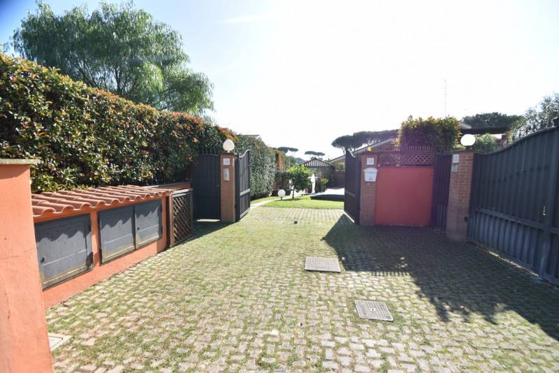 casa indipendente in vendita a Roma in zona Massimina/Casal Lumbroso