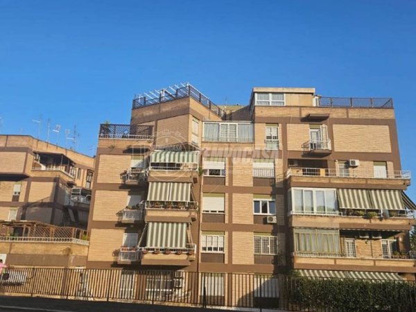 appartamento in vendita a Roma in zona Corviale