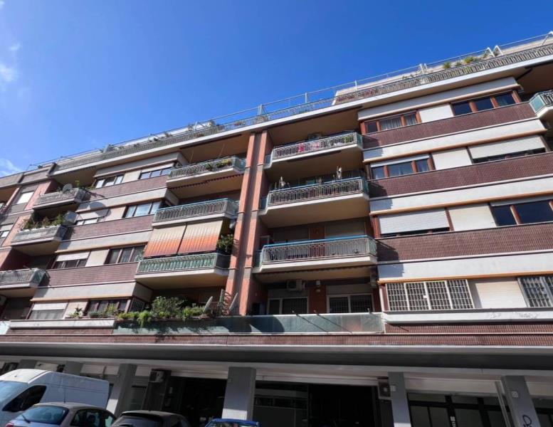 appartamento in vendita a Roma in zona Ostia