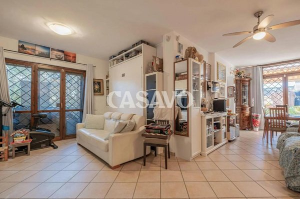 appartamento in vendita a Roma in zona Pantan Monastero
