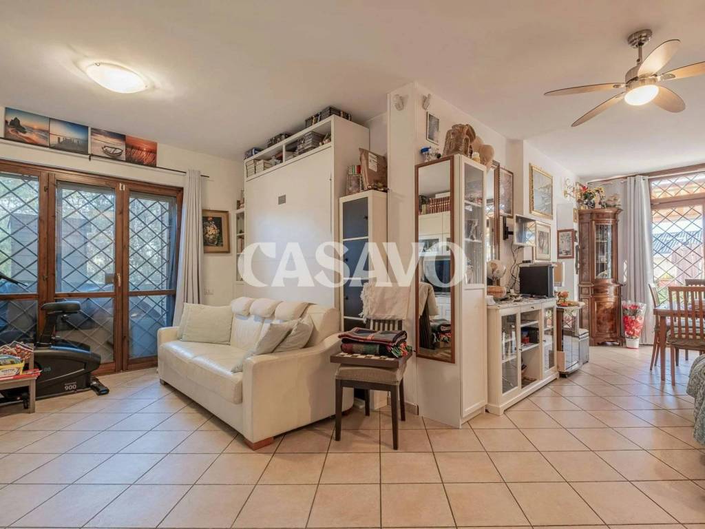 appartamento in vendita a Roma in zona Pantan Monastero