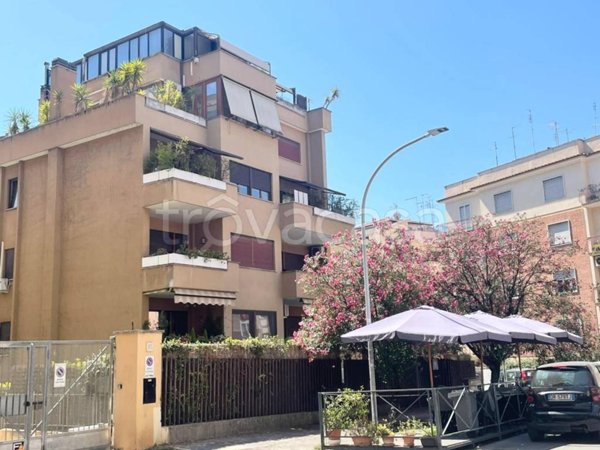 appartamento in vendita a Roma in zona Appio Latino