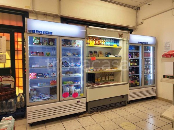 negozio in vendita a Roma in zona Lido di Castel Fusano