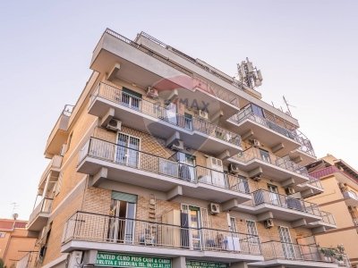 appartamento in vendita a Roma in zona Torre Spaccata