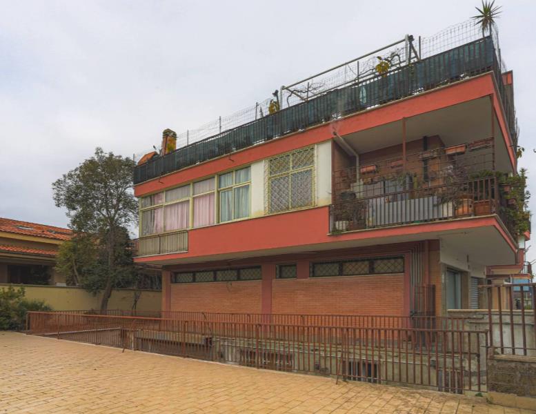 negozio in vendita a Roma in zona Acilia