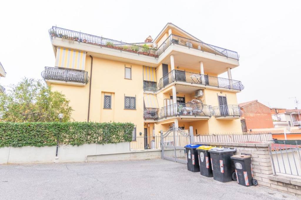 appartamento in vendita a Roma in zona Finocchio