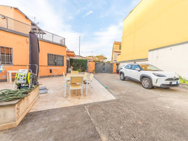 casa indipendente in vendita a Roma in zona Tuscolano
