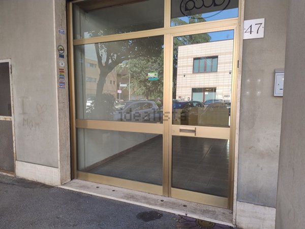 locale commerciale in vendita a Roma