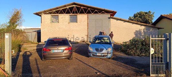 locale di sgombero in vendita a Roma in zona Tragliatella