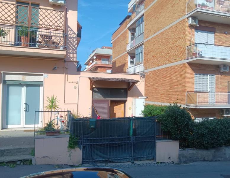 appartamento in vendita a Roma in zona Tomba di Nerone