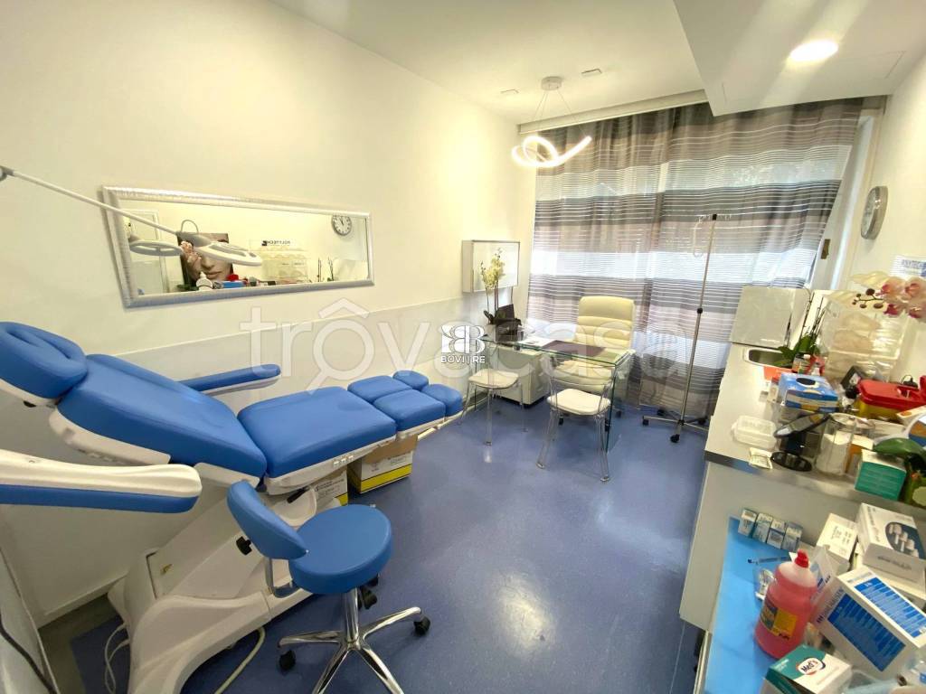 negozio in vendita a Roma in zona Tor di Quinto