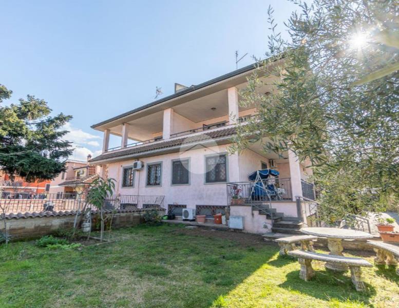casa indipendente in vendita a Roma in zona Prenestino-Labicano