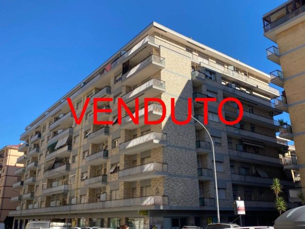 appartamento in vendita a Roma in zona Cinecittà